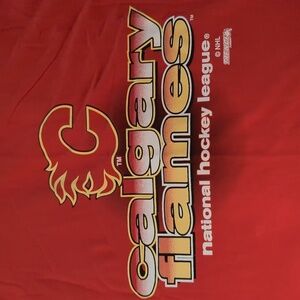 NHL| NWOT Vintage Calgary Flames NHL Red Short Sleeve T-shirt